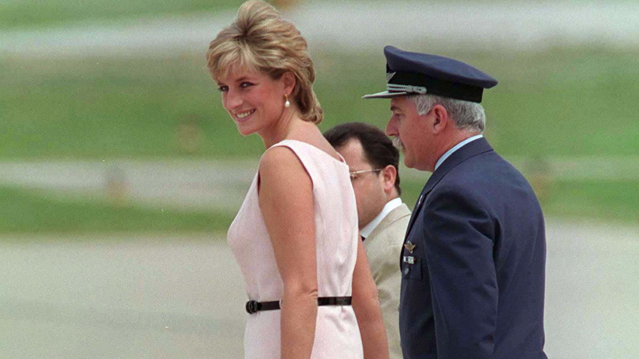 BUENOS AIRES, ARGENTINA - NOVEMBER 26:  Princess Of Wales At Buenos Aires Airport, Argentina.  (Photo by Tim Graham/Getty Images)