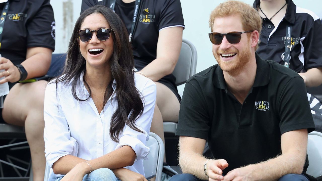 TORONTO, ON - SEPTEMBER 25:  Prince Harry (R) and Meghan Markle (L) attend a Wheelchair Tennis match during the Invictus Games 2017 at Nathan Philips Square on September 25, 2017 in Toronto, Canada  (Photo by Chris Jackson/Getty Images for the Invictus Games Foundation )