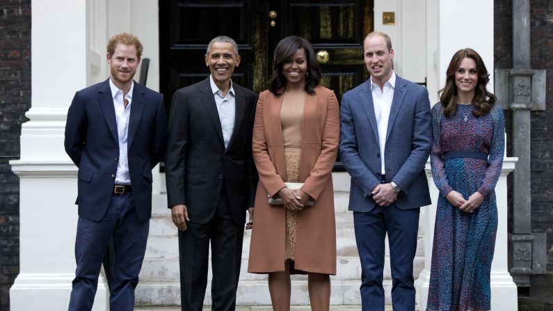 Harry, William and Catherine take a photo with US President Barack Obama and first lady Michelle Obama after the Obamas arrived at Kensington Palace in 2016.