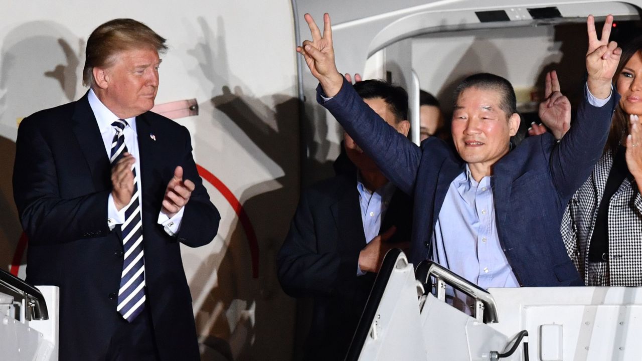 US President Donald Trump (L) applauds as US detainee Kim Dong-chul (2nd R) gestures upon his return with fellow detainees Kim Hak-song and Tony Kim (behind) after they were freed by North Korea, at Joint Base Andrews in Maryland on May 10, 2018. - US President Donald Trump greeted the three US citizens released by North Korea at the air base near Washington early on May 10, underscoring a much needed diplomatic win and a stepping stone to a historic summit with Kim Jong Un. (Photo by Nicholas Kamm / AFP)        (Photo credit should read NICHOLAS KAMM/AFP/Getty Images)