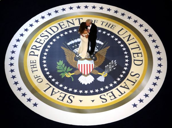 The new president kisses the first lady as they dance at one of <a href="http://www.cnn.com/2017/01/20/politics/gallery/2017-inaugural-balls/" target="_blank">three inaugural balls.</a> The president, known for his affinity of over-the-top gold fixtures, <a href="http://www.cnn.com/2017/01/20/politics/inaugural-ball-melania-trump-fashion-2017/" target="_blank">went for classic Americana</a> with a touch of retro glitz.