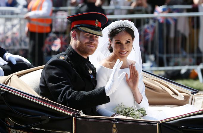 Just after<a href="https://edition.cnn.com/interactive/2018/05/world/royal-wedding-cnnphotos/" target="_blank"> getting married</a>, the newlyweds wave during their carriage procession in Windsor, England. <a href="https://www.cnn.com/interactive/2018/05/world/royal-wedding-gigapixel/index.html" target="_blank">Zoom in for a closer look</a>.