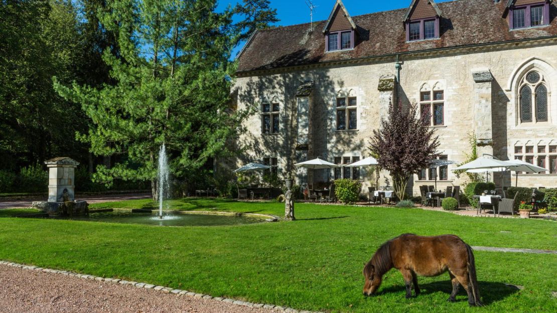 Abbaye de la Bussière is a short distance from Beaune and Dijon. 