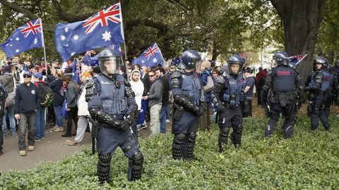 Police stand guard on June 25, 2017 in Melbourne, Australia. An anti racist rally was organized to counter an 'Australian pride march' held by far-right patriot groups.  (Photo by Darrian Traynor/Getty Images)