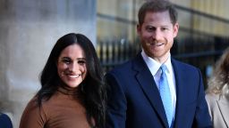 LONDON, UNITED KINGDOM - JANUARY 07: Prince Harry, Duke of Sussex and Meghan, Duchess of Sussex stand with the High Commissioner for Canada in the United Kingdom, Janice Charette (R) and the deputy High Commissioner, Sarah Fountain Smith (L), as they leave after their visit to Canada House in thanks for the warm Canadian hospitality and support they received during their recent stay in Canada, on January 7, 2020 in London, England. (Photo by DANIEL LEAL-OLIVAS  - WPA Pool/Getty Images)