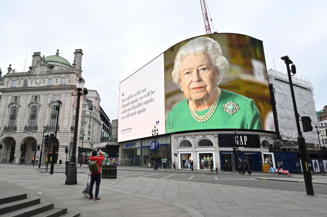 An image of the Queen appears in London's Piccadilly Square, alongside a message of hope from her <a href="https://edition.cnn.com/2020/04/05/uk/queen-elizabeth-ii-coronavirus-address-gbr-intl/index.html" target="_blank">special address to the nation</a> in April 2020.
