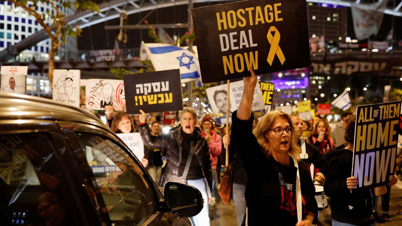 Demonstrators take part in a protest calling for the release of hostages kidnapped in the deadly October 7 attack on Israel by the Palestinian Islamist group Hamas from Gaza, in Tel Aviv, Israel March 17, 2024. REUTERS/Carlos Garcia Rawlins