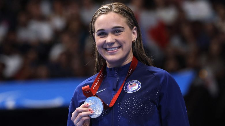 Paris 2024 Paralympics - Swimming - Women's 400m Freestyle - S10 Final - Paris La Defense Arena, Nanterre, France - September 5, 2024 
Silver medallist Alexandra Truwit of United States celebrates after the final REUTERS/Andrew Couldridge