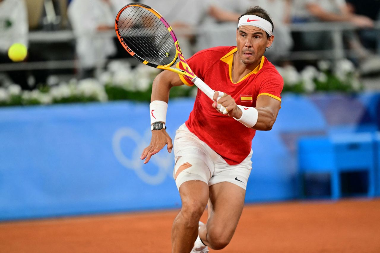 Spain's Rafael Nadal returns to Argentina's Maximo Gonzalez. 