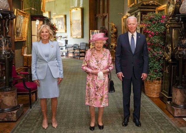 The Queen <a href="https://www.cnn.com/2021/06/13/politics/president-biden-g7-day-3/index.html" target="_blank">meets with US President Joe Biden and first lady Jill Biden</a> in the Grand Corridor of Windsor Castle in June 2021.