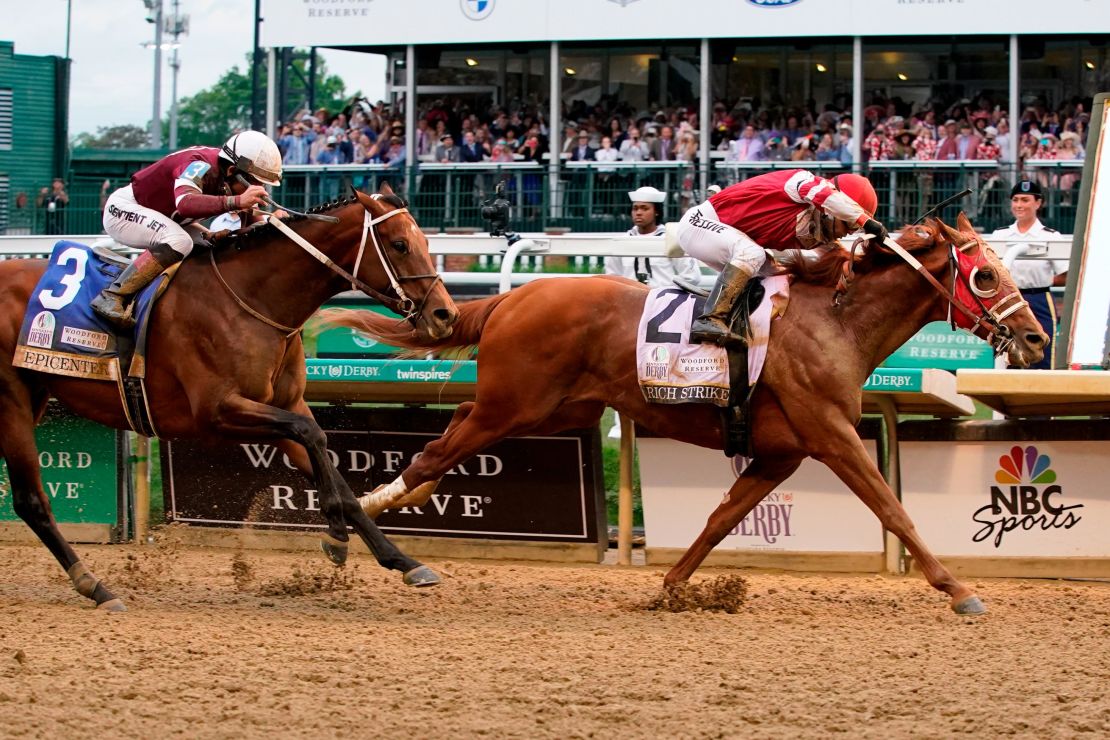 Rich Strike, with Sonny Leon aboard, beats Epicenter at the finish line.