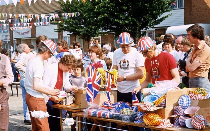 Parties are held in streets and villages up and down the country to commemorate the Silver Jubilee. There are 4,000 such events in London alone, according to the official royal <a href="https://www.royal.uk/queens-jubilees-and-other-milestones" target="_blank" target="_blank">website</a>.