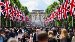 LONDON, ENGLAND - JUNE 01: Members of the public walk along the Mall ahead of the upcoming Jubilee events,  on June 01, 2022 in London, England. The Platinum Jubilee of Elizabeth II is being celebrated from June 2 to June 4, 2022, in the UK and Commonwealth to mark the 70th anniversary of the accession of Queen Elizabeth II on 6 February 1952. (Photo by Leon Neal/Getty Images)