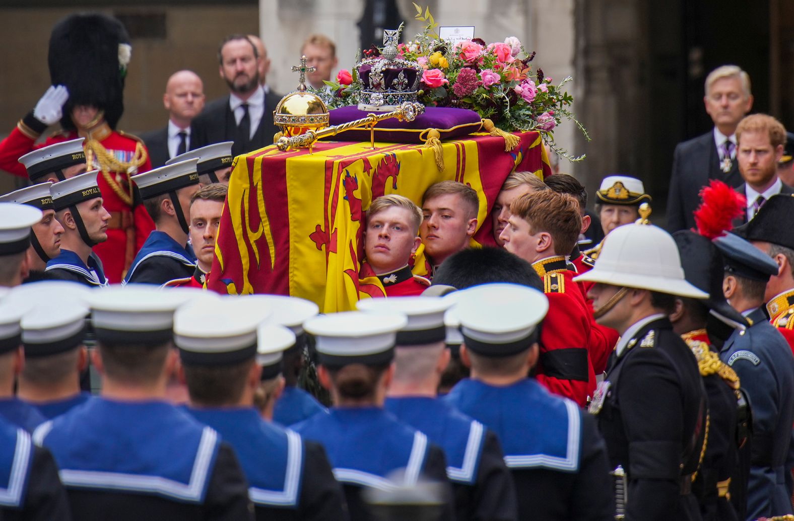 The coffin is carried into Westminster Abbey after a short procession from Westminster Hall, where the Queen was lying in state. The coffin was draped with the Royal Standard, and the Instruments of State -- the Imperial State Crown and regalia -- <a href="https://www.cnn.com/uk/live-news/funeral-queen-elizabeth-intl-gbr/h_62df63a1713d7b8828a217117d826d9c" target="_blank">were laid upon it</a> along with a flower wreath.