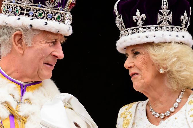 The King and Queen look at each other on the balcony. They gave an <a href="https://www.cnn.com/uk/live-news/king-charles-iii-coronation-ckc-intl-gbr/h_0ae57785e308be74beafa7bcdf37b334" target="_blank">encore wave</a> to the crowd after initially going back inside.