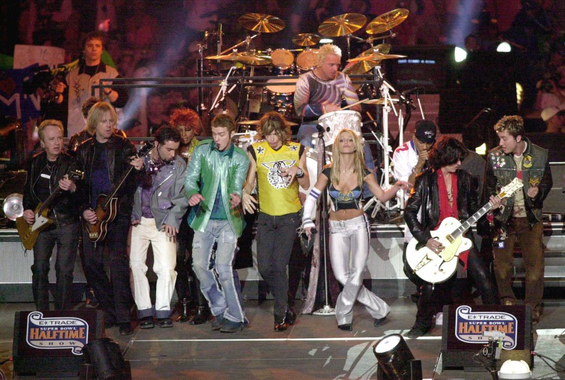 384856 27: ''NSYNC, Aerosmith and Britney Spears all perform during the halftime show for Super Bowl XXXV January 28, 2001 at the Raymond James Stadium in Tampa, FL. (Photo byDoug Pensinger/ALLSPORT)
