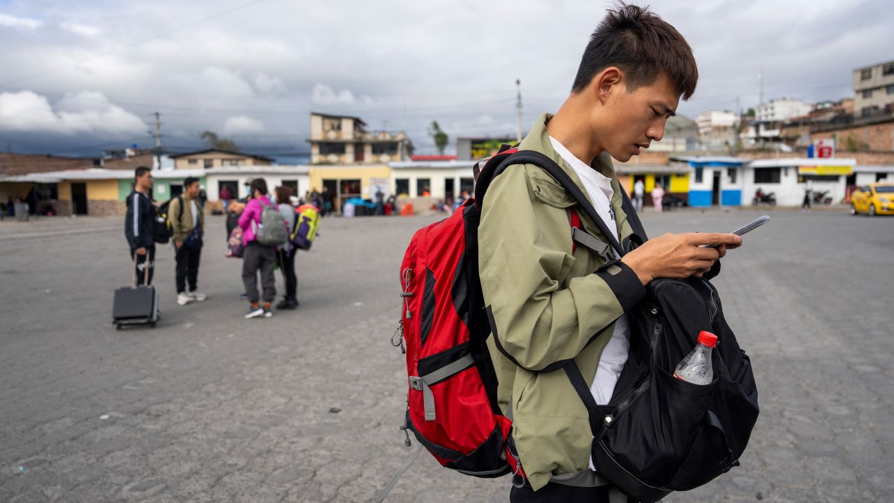 Zheng Shiqing arrives in Tulcan on Ecuador's Colombian border.