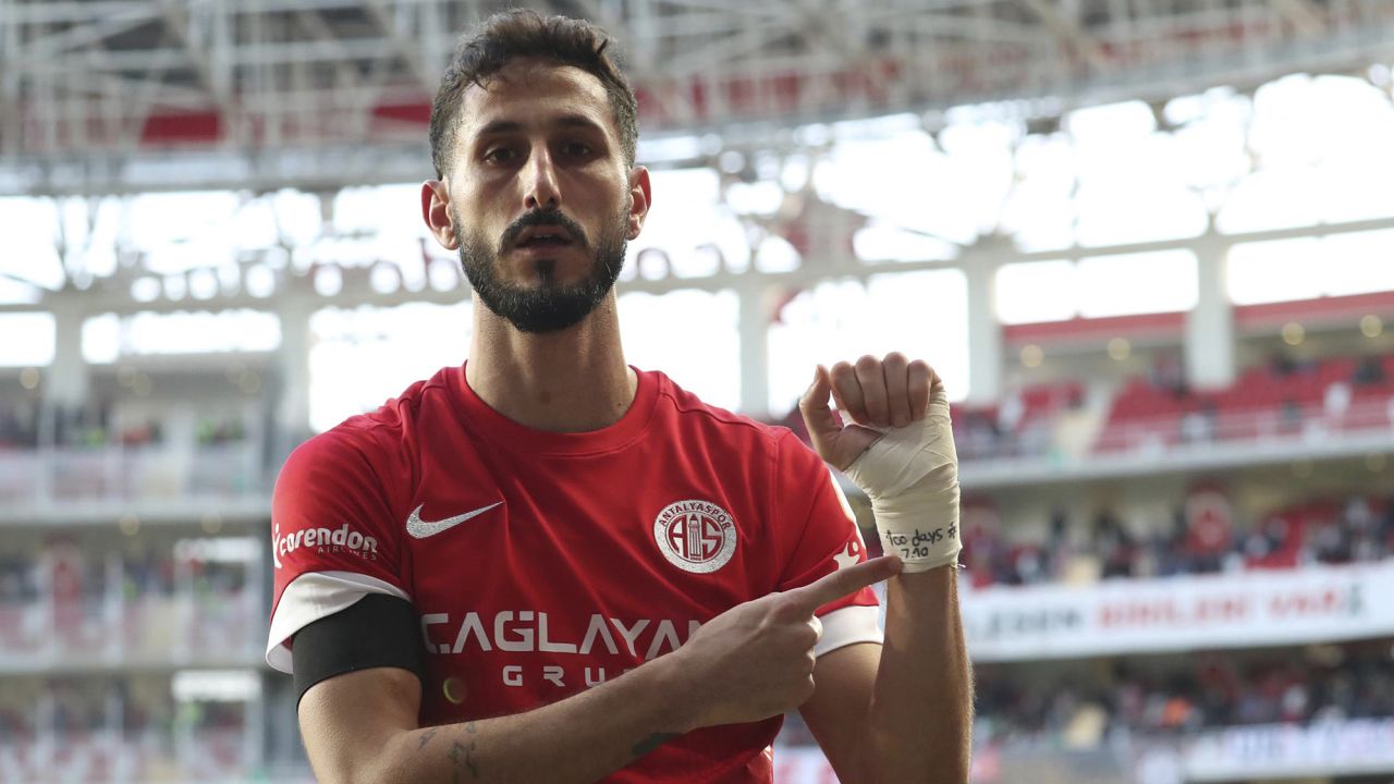 Antalyaspor's Sagiv Jehezkel points a message in his bandage that reads: "100 days. 7.10" as he celebrates after scoring his side's first goal during a Turkish Super Lig soccer match between Antalyaspor and Trabzonspor in Antalya, southern Turkey, Sunday, Jan. 14, 2024. Turkish authorities have detained Turkish top-flight soccer club Antalyaspor's Israeli player Sagiv Jehezkel for questioning after he displayed solidarity with people held hostage by the Hamas militant organization during a league game. (Adem Akalan/DHA via AP)