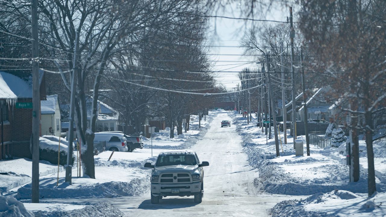 Drivers navigate snow-covered roads during a winter storm ahead of the Iowa caucus in Des Moines, Iowa, US, on Sunday, January 14, 2024.