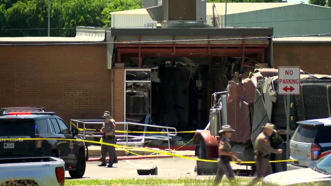 texas truck crash cnn vpx screengrab