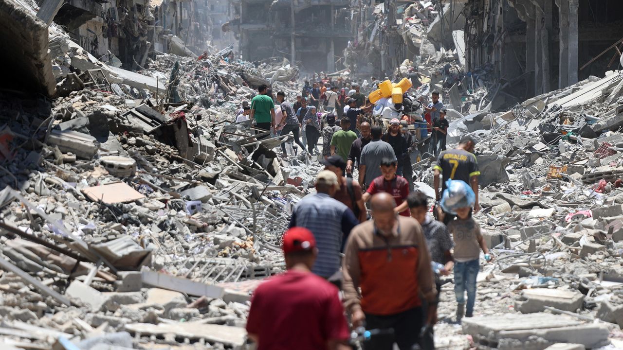 Palestinians carry salvaged belongings as they leave the Jabalya refugee camp in the northern Gaza Strip, after they returned briefly to check on their homes on May 31, 2024. 