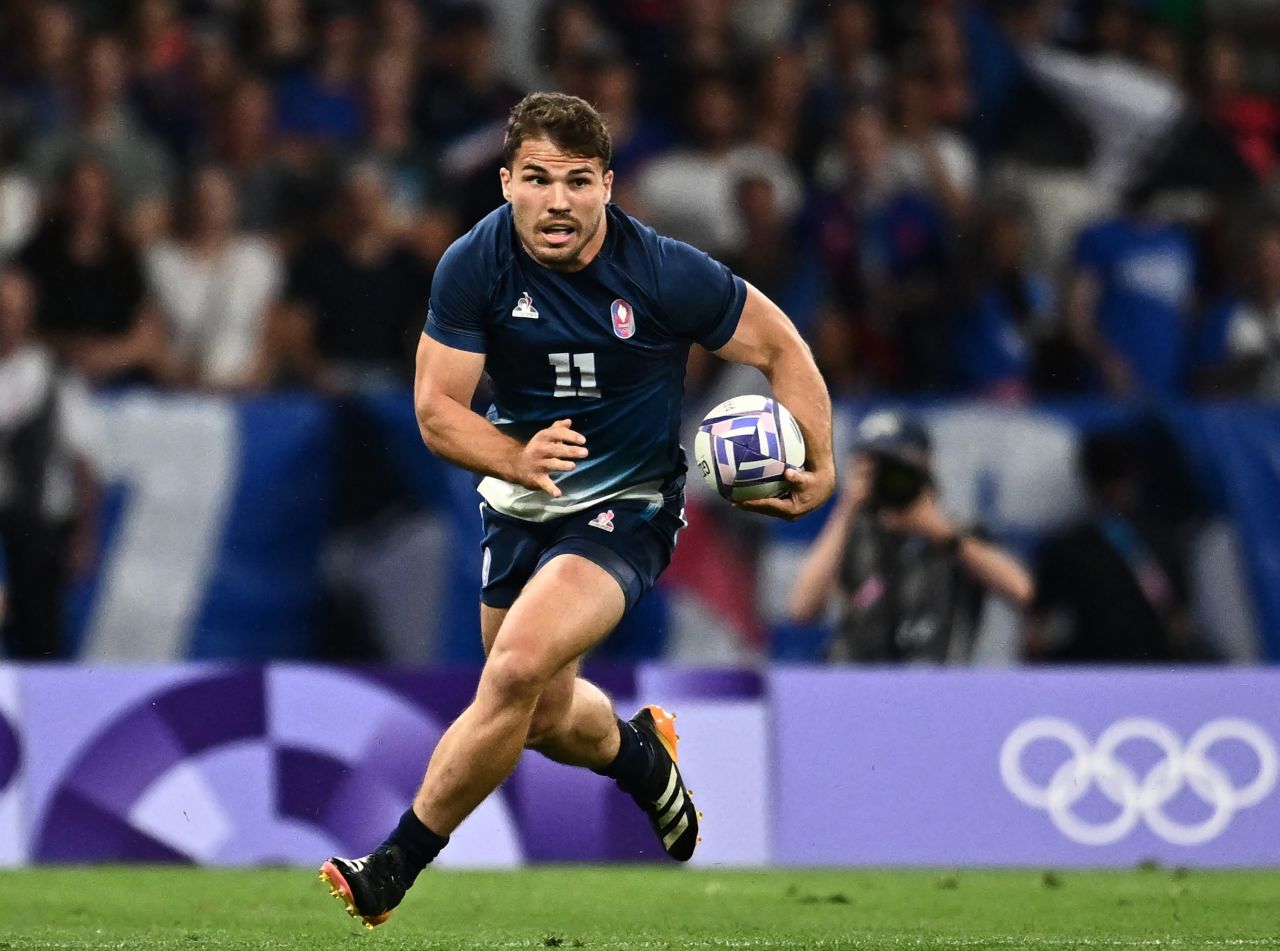 France's Antoine Dupont in action during the rugby sevens match with team Argentina at Stade de France, Paris, on July 25.