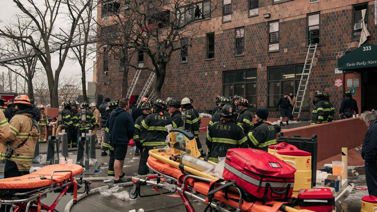 CNNE 1134461 - 9 ninos entre las victimas del incendio en el bronx