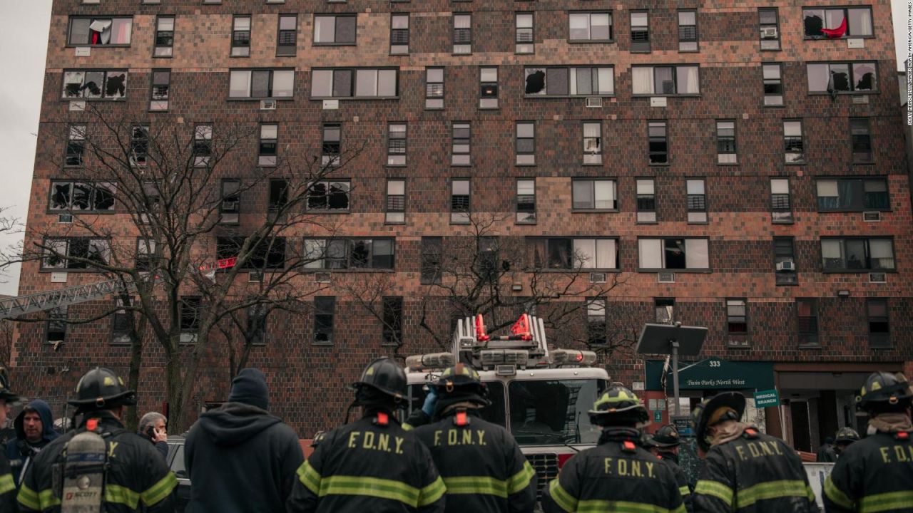 CNNE 1134706 - inquilina que escapo del incendio en el bronx- "pense que me habia quedado ciega"