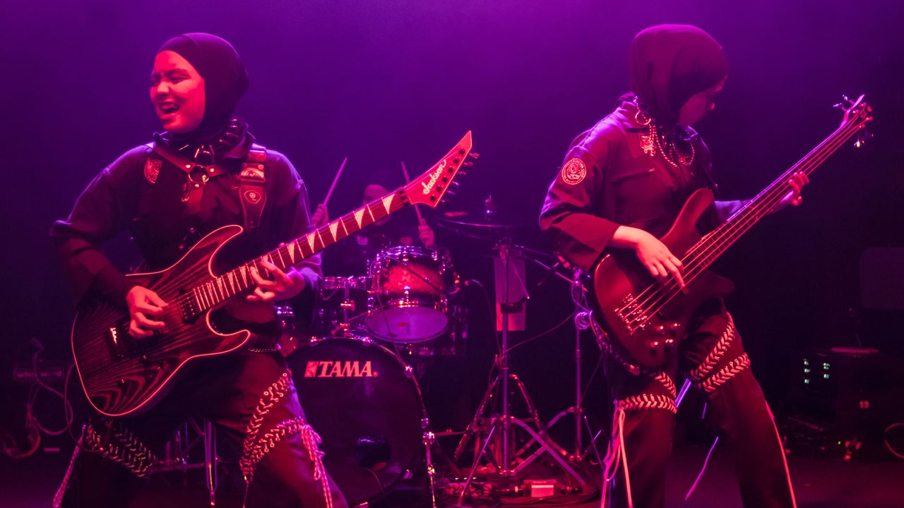 OAKLAND, CALIFORNIA - AUGUST 18: (L-R) Firda Marsya Kurnia and Widi Rahmawati of Voice of Baceprot perform at The New Parish on August 18, 2023 in Oakland, California. (Photo by Miikka Skaffari/Getty Images)