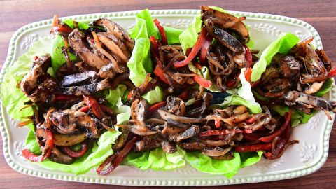 Whether you choose crisp romaine or velvety Bibb, lettuce leaves are the perfect vessel for all your favorite fillings.