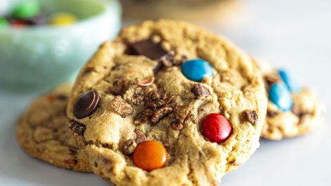 WU3611-ree-drummond-chocolate-toffee-crunch-cookies_s4x3.jpg