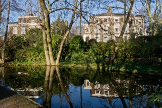 BEST FOR WALKING OFF YOUR SUNDAY ROAST      Flanking a stretch of the New River between St Pauls Road and Canonbury Road...