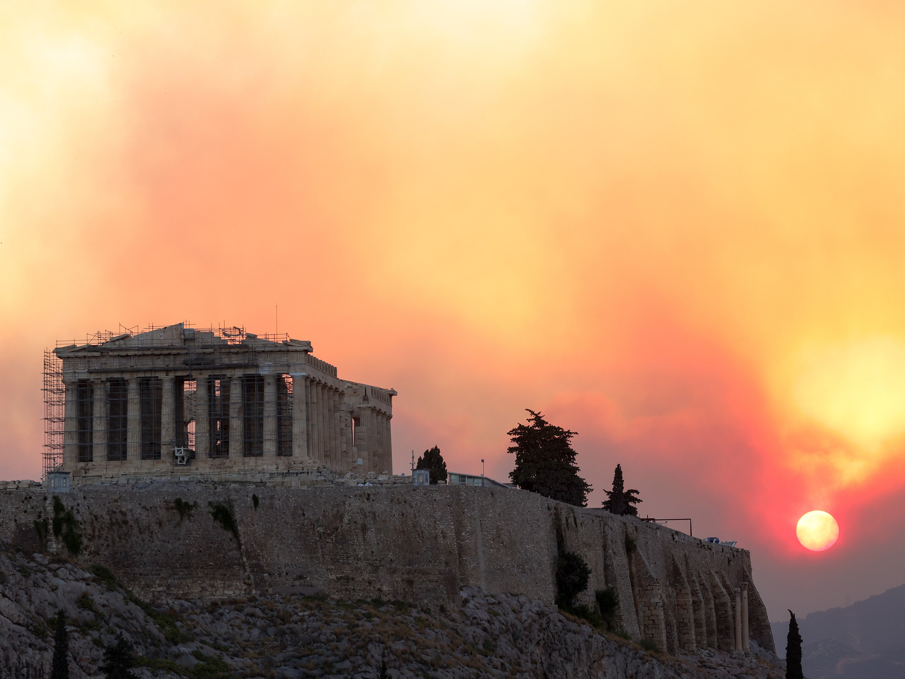 Greece wildfires: should you cancel your holiday to Athens??