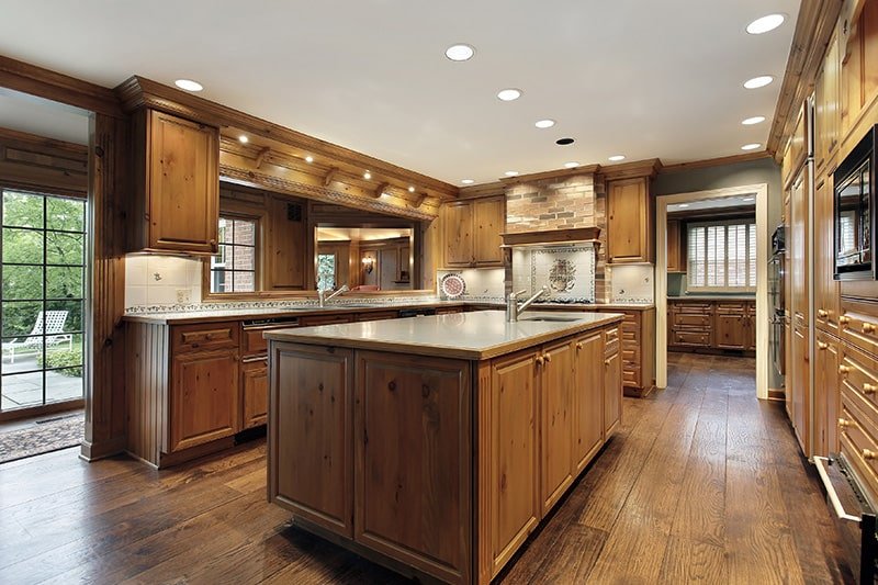 Wooden kitchen cupboard gives a traditional look to your kitchen cupboard design