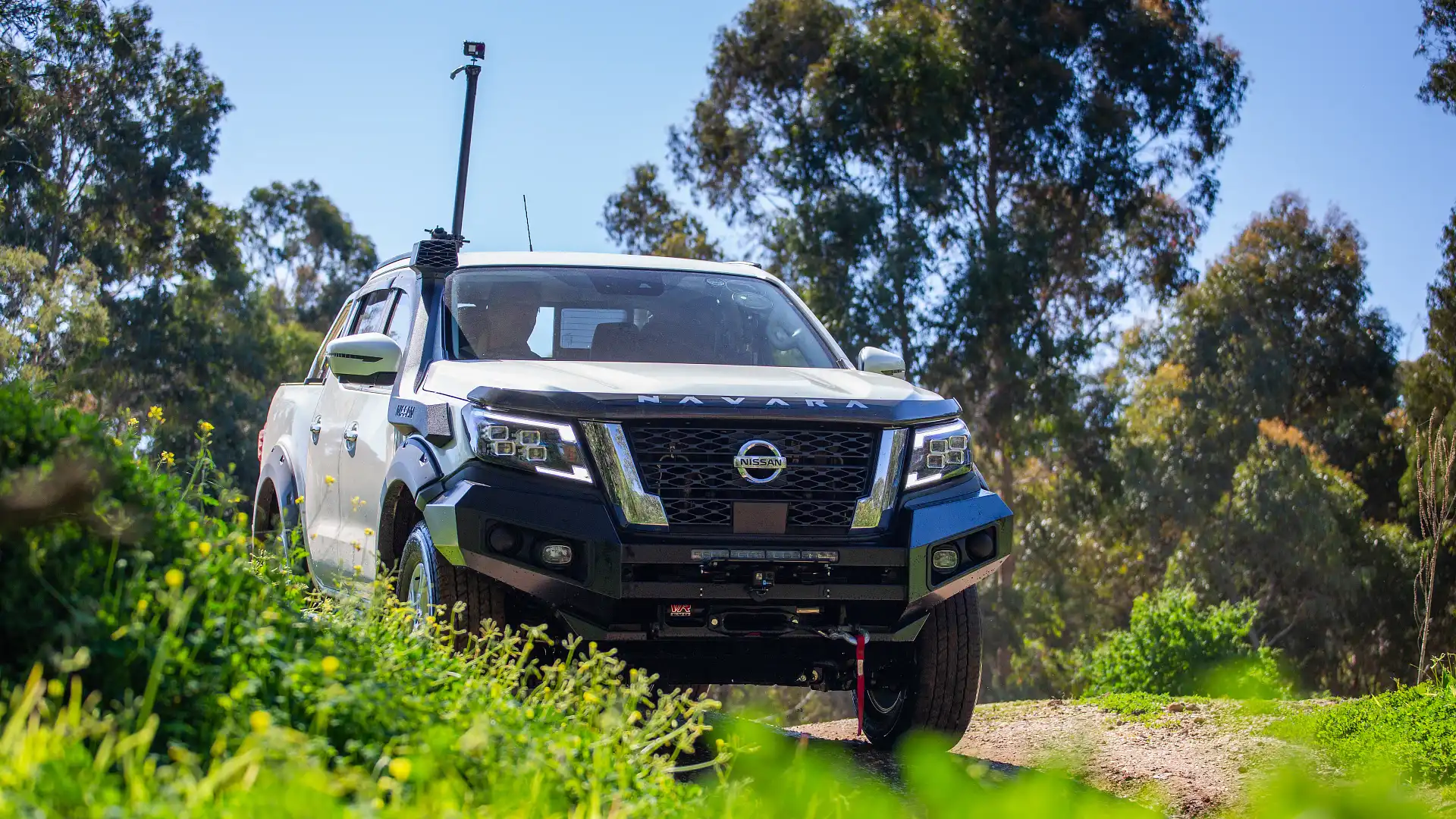 2021 Nissan Navara multi-angle off-road experience