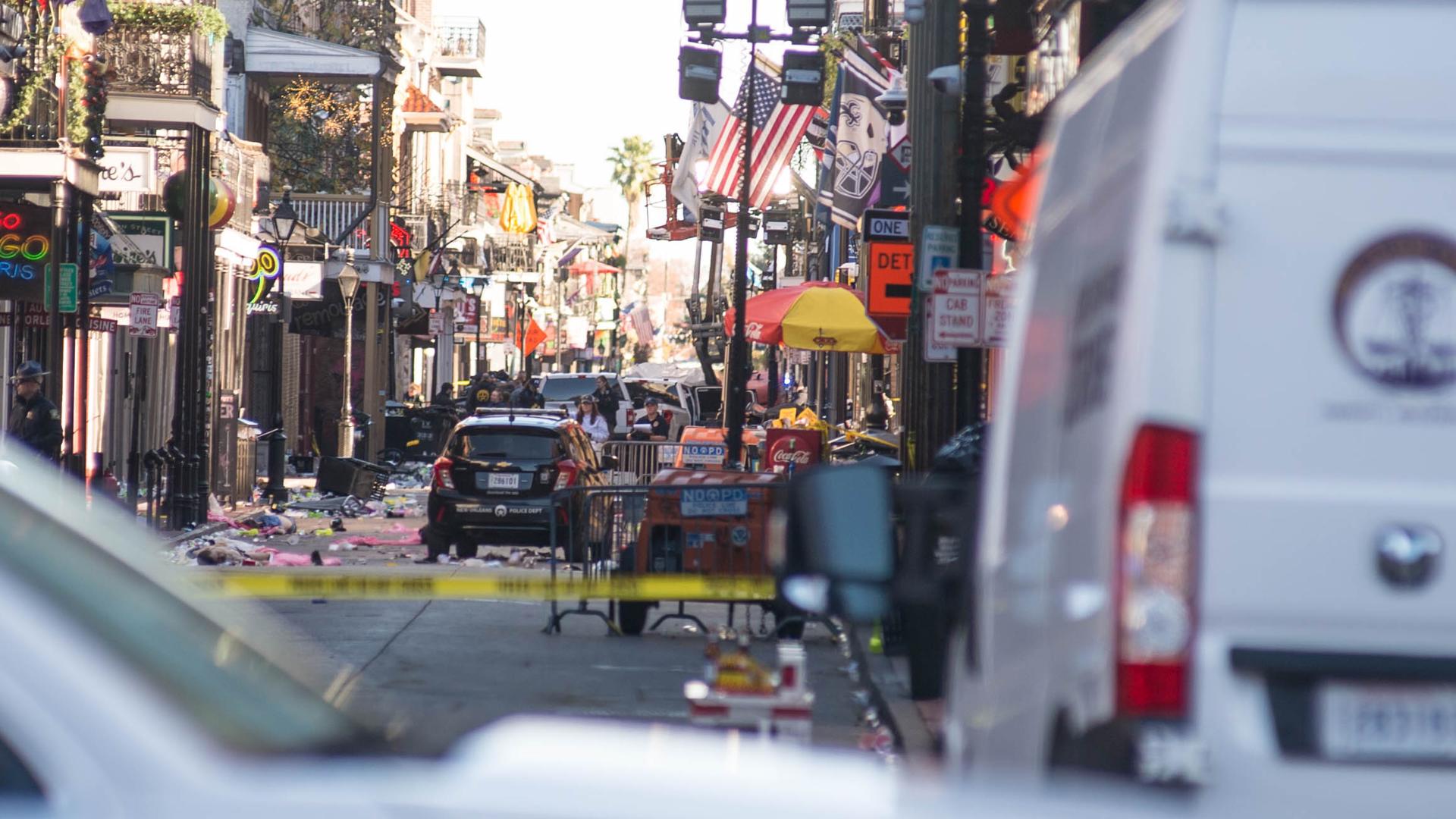 A Bourbon Street, em Nova Orleans, na madrugada da quarta-feira (1º), depois do ataque que deixou 15 mortos e pelo menos 35 feridos