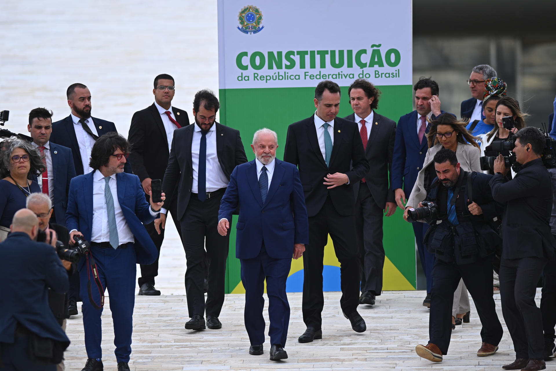 Lula acompanhado de Pacheco e outras autoridades durante o evento no ano passado que lembrou os atos de 8 de janeiro de 2023.