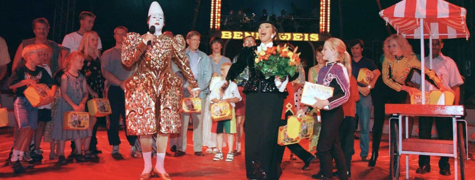 Cirkus Benneweis med Diana Bennewis i midten. Foto fra 1984.