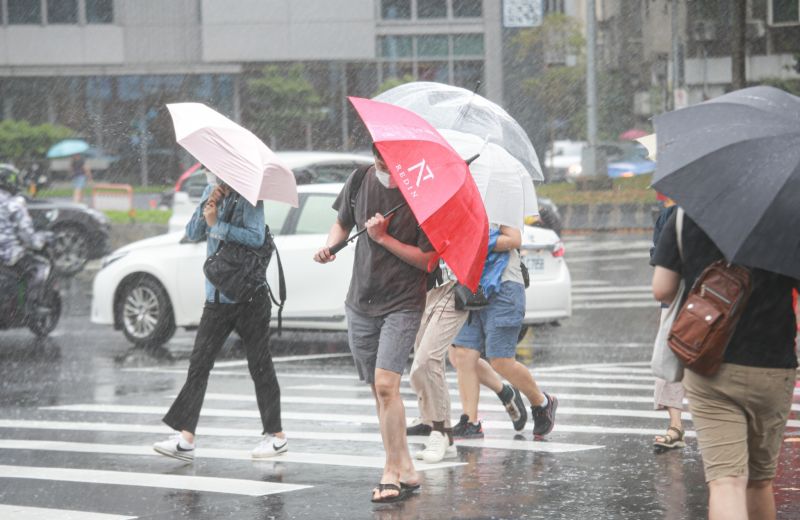 ▲杜蘇芮颱風帶來的雨勢已經趨緩，今（28）日10時左右在中國福建沿海登陸。（圖／記者葉政勳攝）