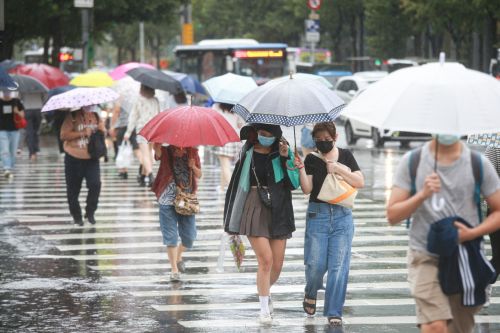 把握好天氣！明起半個台灣有雨　週末「鋒面、東北季風」影響出爐
