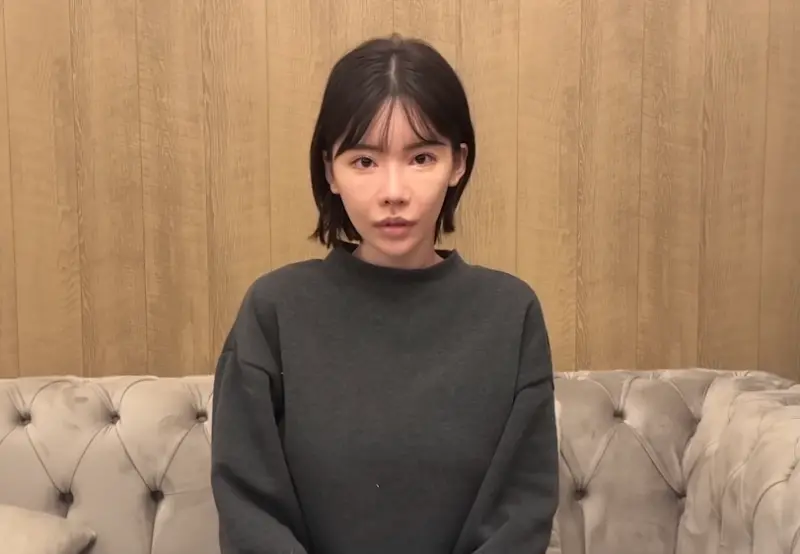 ▲成人片女優深田詠美，傳出逃稅8000萬日幣後首度露臉，表情僵硬讓粉絲相當擔心。（圖／深田詠美YouTube）