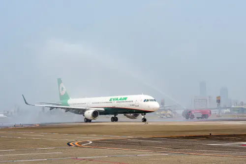 疑發動機異常！長榮航空「洛杉磯飛桃園」緊急折返　320人受影響
