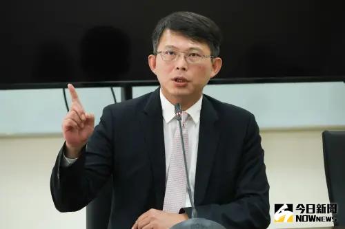 黃國昌問「你姊姊選新北市長？」張嘉郡愣：她是我姑姑
