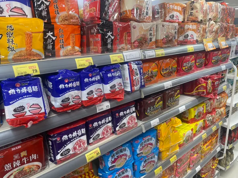 台灣「泡麵王牌」地位太穩！維力、排骨雞麵賣輸它　眾人著迷46年