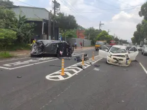 ▲桃園龜山傳出嚴重車禍，現場共有５車發生碰撞。（圖／翻攝畫面）