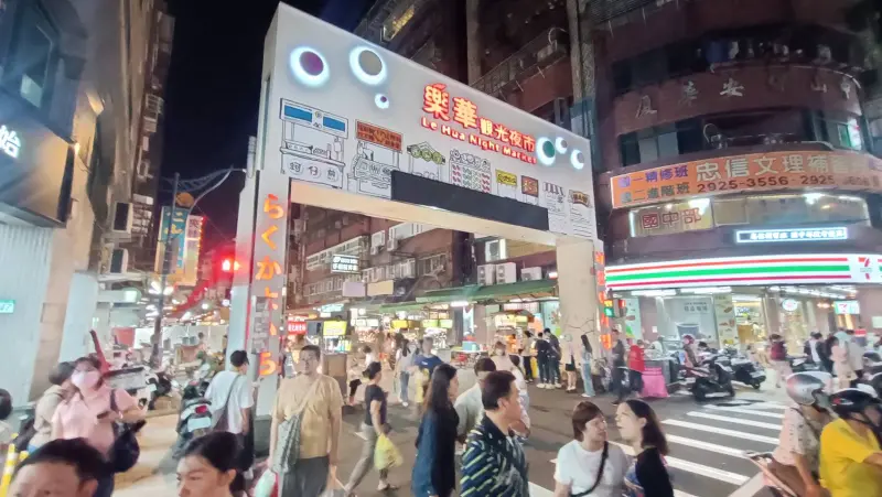 最強樂華夜市輸了！新北低調夜市票選美食最多、不怕下雨　評價曝