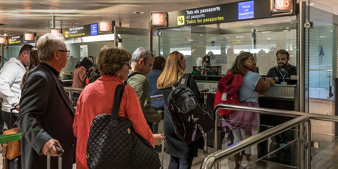 queue at passport control