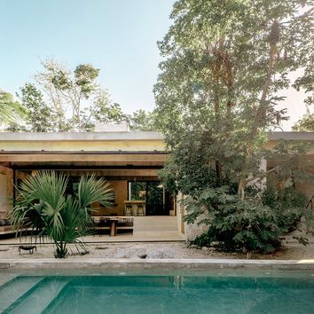 ¿Necesitas un verano infinito? En la casa más sostenible de Tulum han reinventado la vivienda caribeña contemporánea