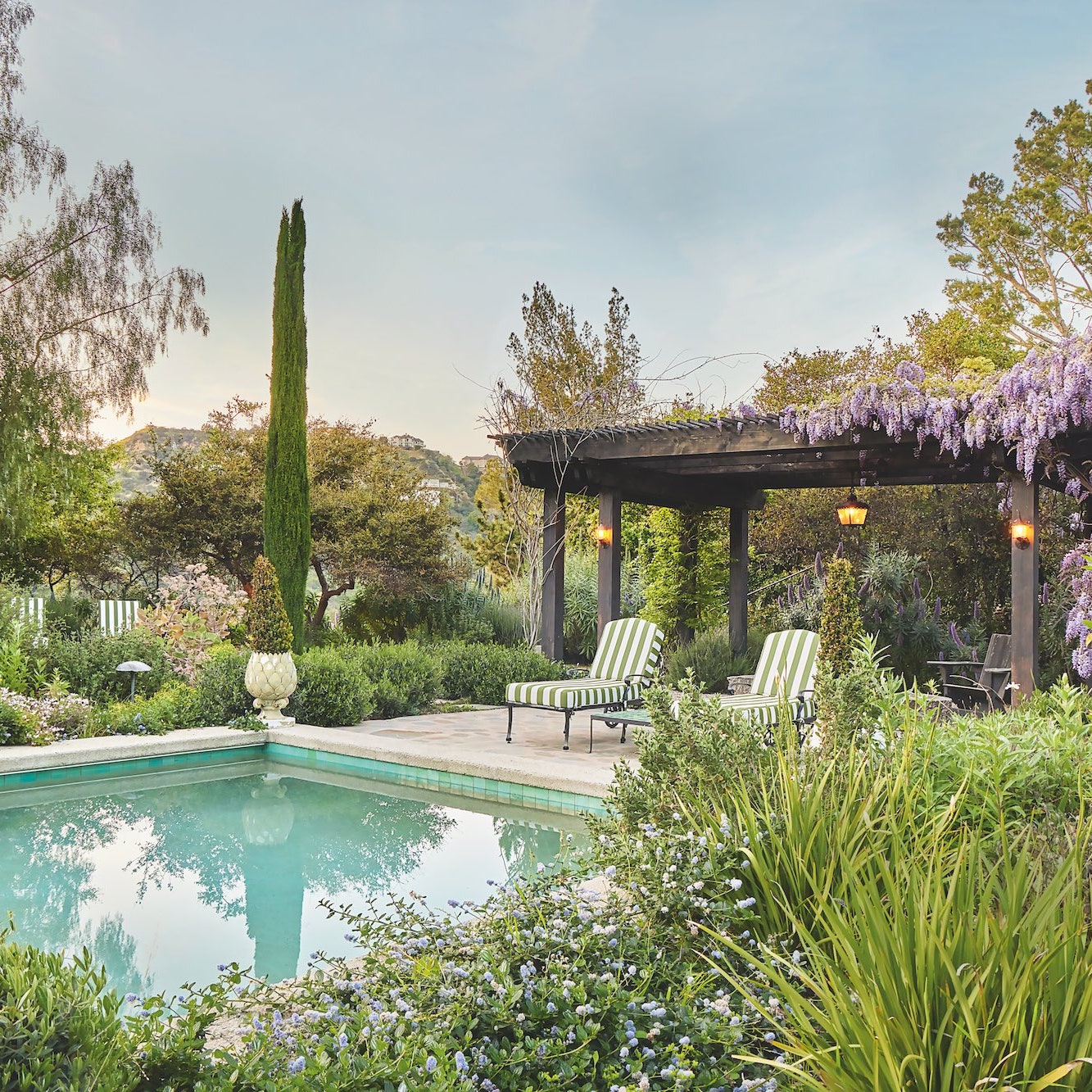 ¿Qué es un umbráculo? Así es la pérgola sostenible que no podrá faltar en tu jardín el próximo verano