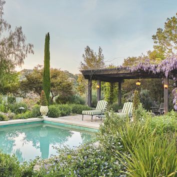 ¿Qué es un umbráculo? Así es la pérgola sostenible que no podrá faltar en tu jardín el próximo verano